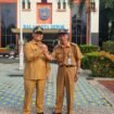 Lurah Hasan bersama Wali Kota Depok, Supian Suri di Balai Kota Depok. (Rahcmat CH)