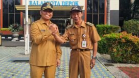 Lurah Hasan bersama Wali Kota Depok, Supian Suri di Balai Kota Depok. (Rahcmat CH)