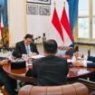 Presiden Republik Indonesia, Prabowo Subianto menggelar rapat terbakas di Istana Merdeka, Jakarta. (Istimewa)