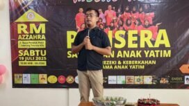 Lurah Pondok Petir Rengga Nugraha saat memberikan sambutan di hari milad UMKM Ponsera, Pondok Petir, Bojongsari, Depok. (Rahcmat)