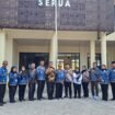 Aparatur Kecamatan Bojongsari dan Kelurahan Serua, foto bersama dengan perwakilan DPRD Bangka Barat saat melakukan kunjungan kerja di Kelurahan Serua, Bojongsari, Depok. (Rahcmat CH)