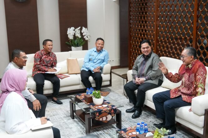 
					Wali Kota Depok, Supian Suri saat bertemu dengan Kementerian PU dan BUMN. (Istimewa)