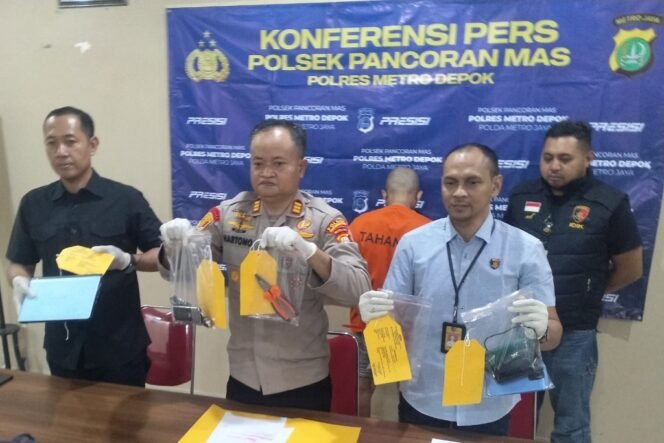 
					Pelaku pencurian rumah kosong diringkus jajaran Polsek Pancoran Mas, Kota Depok. (Foto: Ahmad)