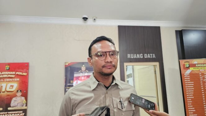 
					Kasat Reskrim Polres Metro Depok, AKBP Bambang Prakoso saat ditemui di Polres Metro Depok. (Dicky)