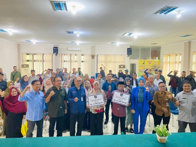 
					Sosialisasi pemberian bantuan RTLH kepada 38 warga di kantor Kecamatan Bojongsari, Depok. (Rahcmat CH)
