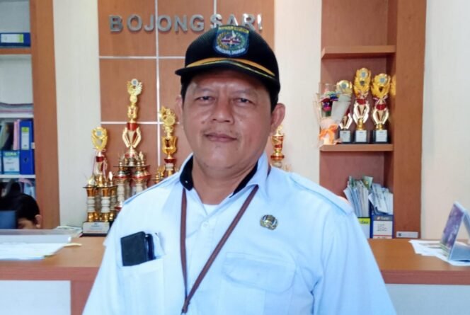 
					Plt Sekretaris Kelurahan Duren Seribu, Gugut Kuntari. (Rahcmat CH)