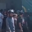 Sejumlah warga menangkap tersangka perampasan modus pecah ban mobil di Jalan Raya Ciputat-Parung, Bojongsari, Depok. (Istimewa)