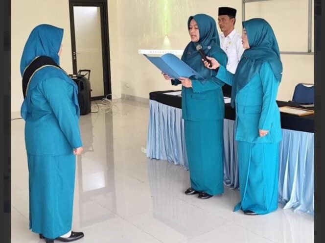 
					Suasana saat pelantikan TP PKK Duren Seribu, Kecamatan Bojongsari, Kota Depok di aula kantor kelurahan setempat, Rabu, 9 Juli 2025. Foto Rahmat CH