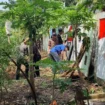 Sejumlah remaja Duren Mekar membuat mural sebagi wadah kreativtas dan meramaikan HUT ke-80 RI di Kampung Caraka, Duren Mekar, Bojongsari, Depok. (Istimewa)