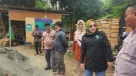 Caption : Ketua BKD DPRD Kota Depok, Qonita Lutfiyah melihat langsung pembangunan kantor Kelurahan Bojongsari Baru, Bojongsari, Depok. (Dicky)