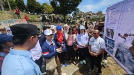 Wamendiktisaintek, Stella Christie saat meninjau salah satu calon lahan yang akan dijadikan sekolah Garuda Baru di Rejang Lebong, Bengkulu. (Dicky)