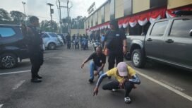 Sejumlah matel atau debt collector saat dibawa ke Polres Metro Depok. (Dicky)