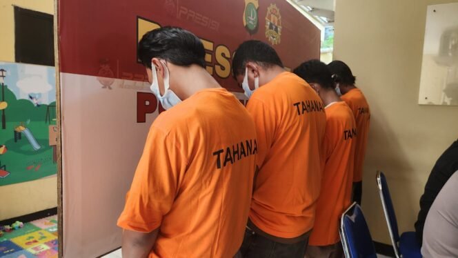 
					Sejumlah matel atau debt collector yang diamankan di polsek Beji, Depok. (Dicky)