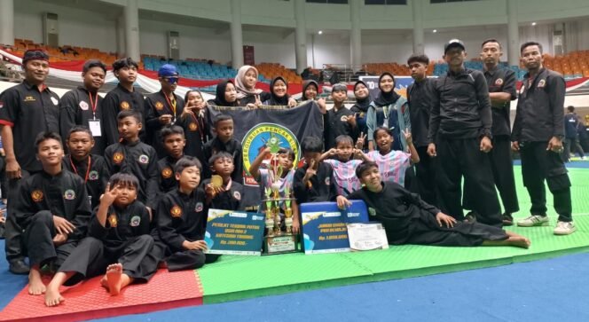 
					Sebanyak 50 atlet Pengsimatoga Jalan Enam Kecamatan Bojongsari, Depok, mengikuti kegiatan turnamen pencak silat tingkat nasional Piala Kemendagri.