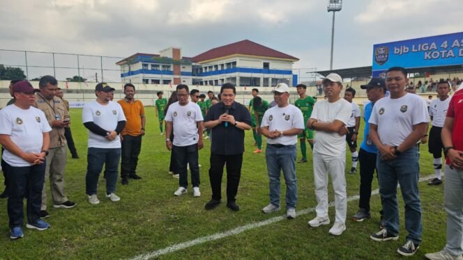 
					Ketua Umum PSSI Erick Thohir, saat membuka Liga 4 di Stadion Merpati, Depok. (Dicky)