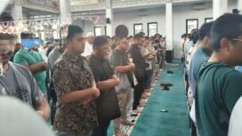 Pelaksanaan salat gaib di Masjid Al Ikhlas Polres Metro Depok. (Dokumen Polres Metro Depok)