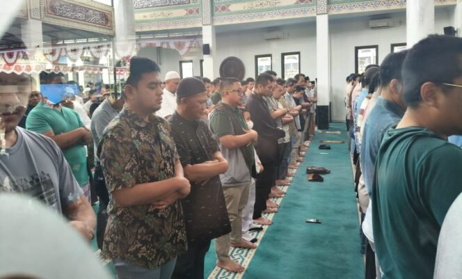 
					Pelaksanaan salat gaib di Masjid Al Ikhlas Polres Metro Depok. (Dokumen Polres Metro Depok)