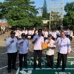 Kecamatan Bojongsari saat menyerahkan surat tugas Plt Lurah Duren Mekar di kantor Kecamatan Bojongsari, Depok.