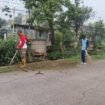 Suasana saat ASN Kelurahan Serua, Kecamatan Bojongsari, Depok bersama warga gotong royong dalam giat Jumsih di akses jalan menuju SMPN 18 Depok dan Kampung Goes, Jumat, 8 Agustus 2025. Foto : Humas Kelurahan Serua