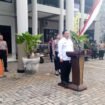 Suasana saat Polsek Bojongsari gladi resik Upacara Bendera memperingati HUT ke-80 Kemerdekaan RI di halaman Kantor Kecamatan Bojongsari, Kamis, 14 Agustus 2025. Foto : Istimewa