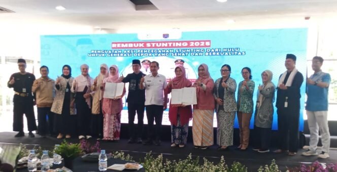
					Wakil Wali Kota Depok, Chandra Rahmansyah, bersama OPD pada Rembuk Stunting 2025 di Felfest UI-Plaza Venu, Kampus UI Depok. (Rahcmat) 