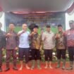 Menteri Desa dan Pembangunan Daerah Tertinggal dan Transmigrasi Yandri Susanto, bersama Jaksa Agung Muda Intelijen Reda Manthovani, dan seluruh pimpinan pejabat di wilayah Provinsi Lampung, saat melaksanakan panen raya program Petani Mitra Adhiyaksa, Lampung Tengah. (Dokumen Kejari Lampung Tengah)