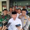 Wali Kota Depok, Supian Suri usai melakukan rapat koordinasi kondusifitas Kota depok di Polres Metro Depok. (Dicky)
