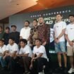 Jajaran manajemen, kepalatihan, dan pemain saat launching tim Persikad Depok di sebuah hotel kawasan Margonda, Depok. (Mely)