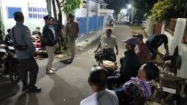 Lurah Pondok petir sambangi siskamling pos ronda RT 3/1 Pondok petir, Bojongsari, Depok.