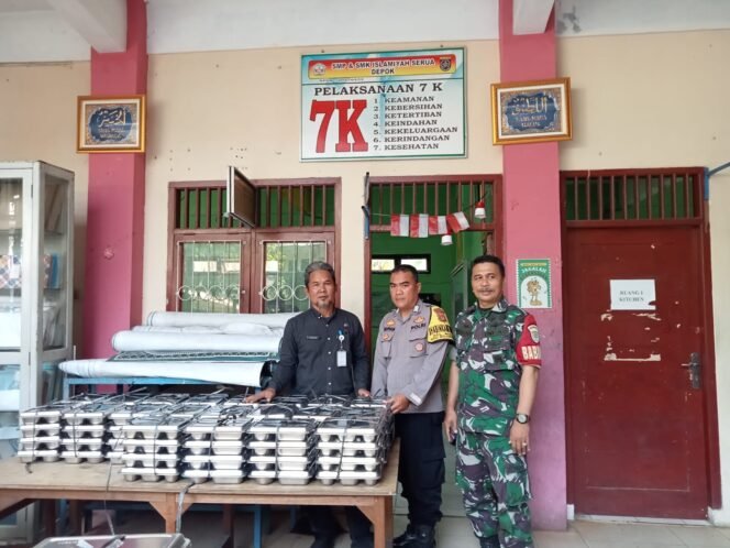 
					Tiga Pilar Kelurahan Serua memonitoring pendistribusian MBG ditiap sekolah di wilayah Serua, Bojongsari, Depok.