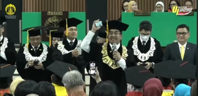 
					Tangkapan layar Rektor UI Prof Heri Hermansyah saat memberikan arahan penggalangan dana abadi saat pelaksanaan wisuda UI. (Istimewa)