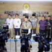 Mentan Andi Amran Sulaiman saat prescon terkait pemecatan pegawai yang diadukan lewat Lapor Pak Amran di Jakarta, Jumat, 28 November 2025. Foto : Istimewa