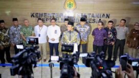 Mentan Andi Amran Sulaiman saat prescon terkait pemecatan pegawai yang diadukan lewat Lapor Pak Amran di Jakarta, Jumat, 28 November 2025. Foto : Istimewa