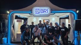 Pinca BRI BO Lebak Bulus Edy Siswanto bersama jajaran pegawai BRI turut memeriahkan Gesrek Festival 2025 yang digelar selama tiga hari penuh, 28-30 November 2025 di Pantai Karnaval Ancol, Jakarta. Foto : Istimewa
