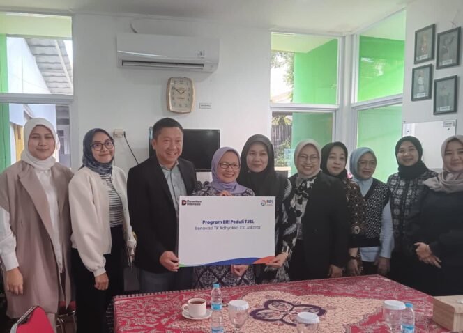 
					BRI Warung Buncit saat memberikan secara simbolis TJSL untuk merenovasi RK Adhyaksa XXI Jakarta. Foto : Istimewa