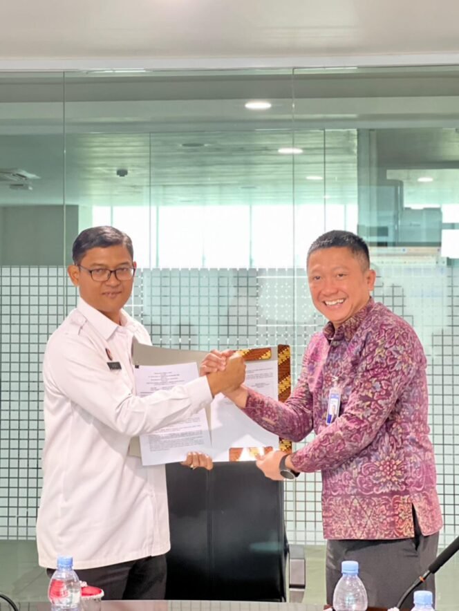 
					Penandatangan kerjasama antara BRI BO Warung Buncit dengan Poltekpin. Foto : Istimewa