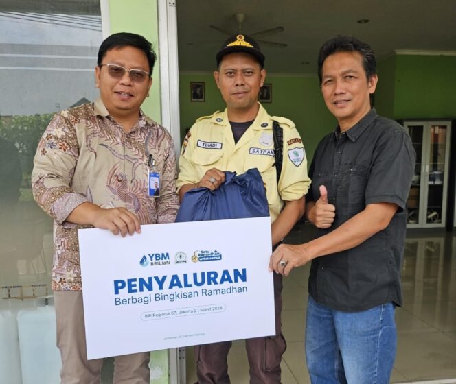 
					BRI BO Bekasi Siliwangi saat bagikan bingkisan ramadan 2026 diberikan kepada para petugas kebersihan dan satpam di area sekitar kantor BRI BO Bekasi Siliwangi Foto : Istimewa