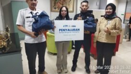 Manager Operasional BRI BO Pancoran, Desiyanto Wicaksono mewakili BRI BO Pancoran saat menyalurkan bingkisan Ramadan 1447 Hijriah. Foto : Istimewa