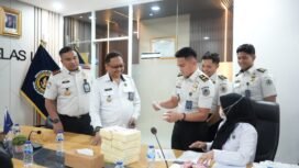 Kepala Imigrasi Non TPI Kota Depok, Irvan Triansyah saat menerima kedatangan BNN Kota Depok ke kantor Imigrasi Depok. (Humas Imigrasi Depok)