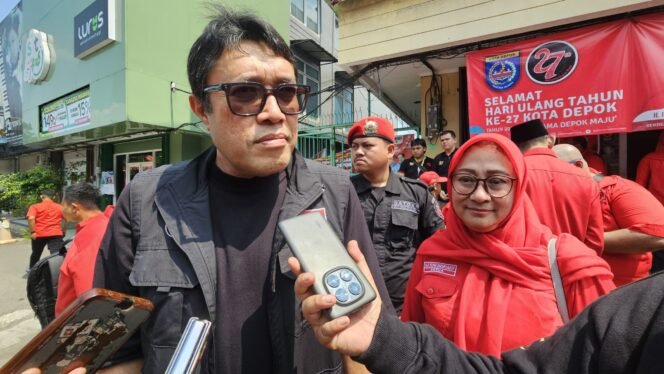 
					Ketua DPD PDI Perjuangan Jawa Barat, Ono Surono saat menyambangi kantor DPC PDI Perjuangan Kota Depok.