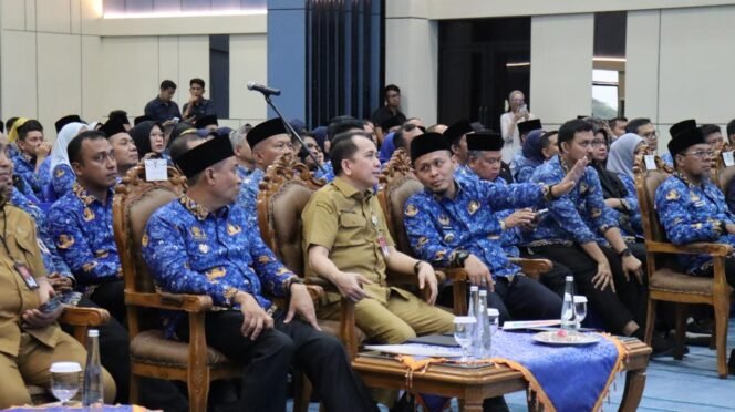 
					Dirjen Keuda Agus Fatoni pada Kegiatan Monitoring, Evaluasi, Fasilitasi Pengelolaan Keuangan Daerah dan Peningkatan Kapasitas Aparatur Pemerintah Daerah, di Ballrom Komplek Perkantoran Pemerintah Kota Pekanbaru, Senin, 4 Mei 2026. Foto : Istimewa