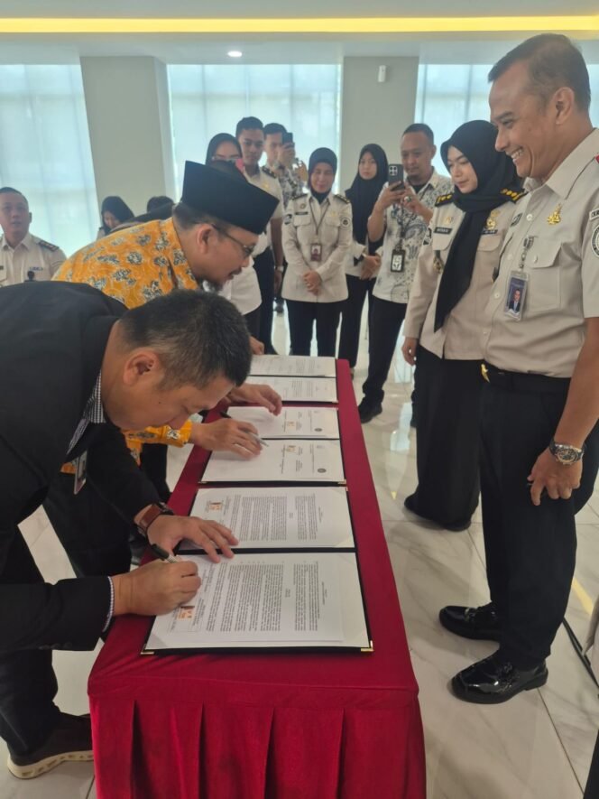 
					Suasana saat penandatangan PKS antara BRI BO Warung Buncit dengan Poltek Imipas di Kampus Taruna Poltek Imipas, Tangerang, pada Kamis, 30 April 2026. Foto : Istimewa
