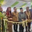 Menteri Pendidikan Dasar dan Menengah, Abdul Mu'ti meresmikan sekolah Bakti Mulya 400, Beji, Depok.