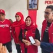 Ketua DPC PDI Perjuangan Depok, Yuni Indriany saat pelaksanaan peringatan Bulan Bung Karno di kantor DPC PDI Perjuangan,GDC, Depok.