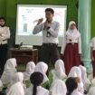 BRI Pancoran saat edukasi dunia perbankan ke siswa SD di kawasan Tebet Timur, baru-baru ini. Foto : Istimewa