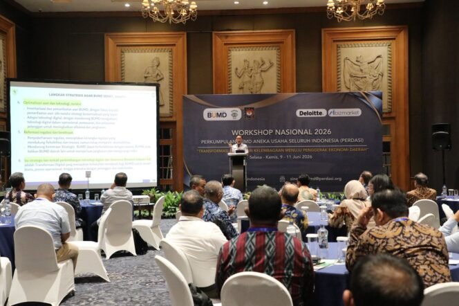 
					Dirjen Bina Keuda Kemendagri RI Agus Fatoni saat membuka Workshop Perdasi bertema “Arah Transformasi BUMD, Tata Kelola dan Kepatuhan” di Jakarta, Rabu, 10 Juni 2026. Foto : Humas Ditjen Bina Keuda