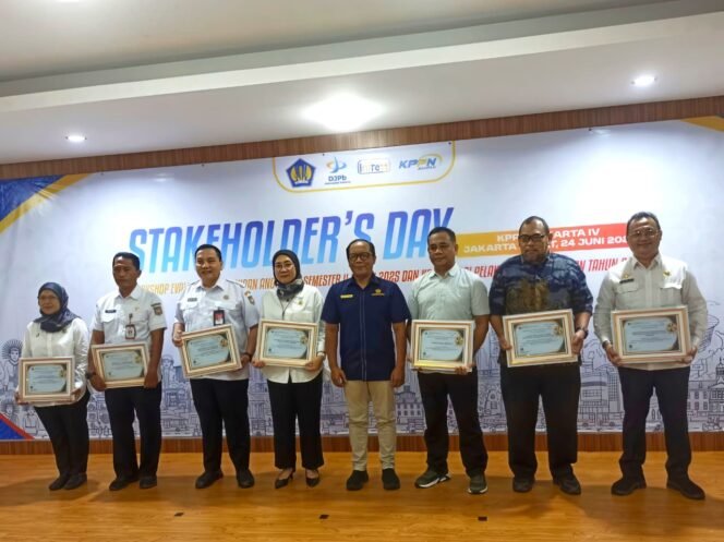 
					Ditjen Bina Keuda Kemendagri Sabet 4 Penghargaan Terbaik dalam acara Workshop Sinergi dan Koordinasi Pelaksanaan Anggaran Semester II Tahun 2025 di Gedung KPPN Jakarta IV, Jakarta, Rabu, 24 Juni 2026. Foto : Istimewa
