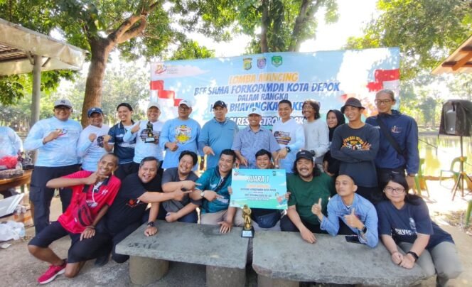 
					Polres Metro Depok bersama Forkopimda Kota Depok dan IJTI Korda Depok, usai kegiatan lomba mancing pada HUT ke-80 Bhayangkara, Depok.